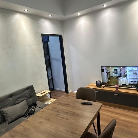 Aries Apartments Sarandë エクステリア 写真