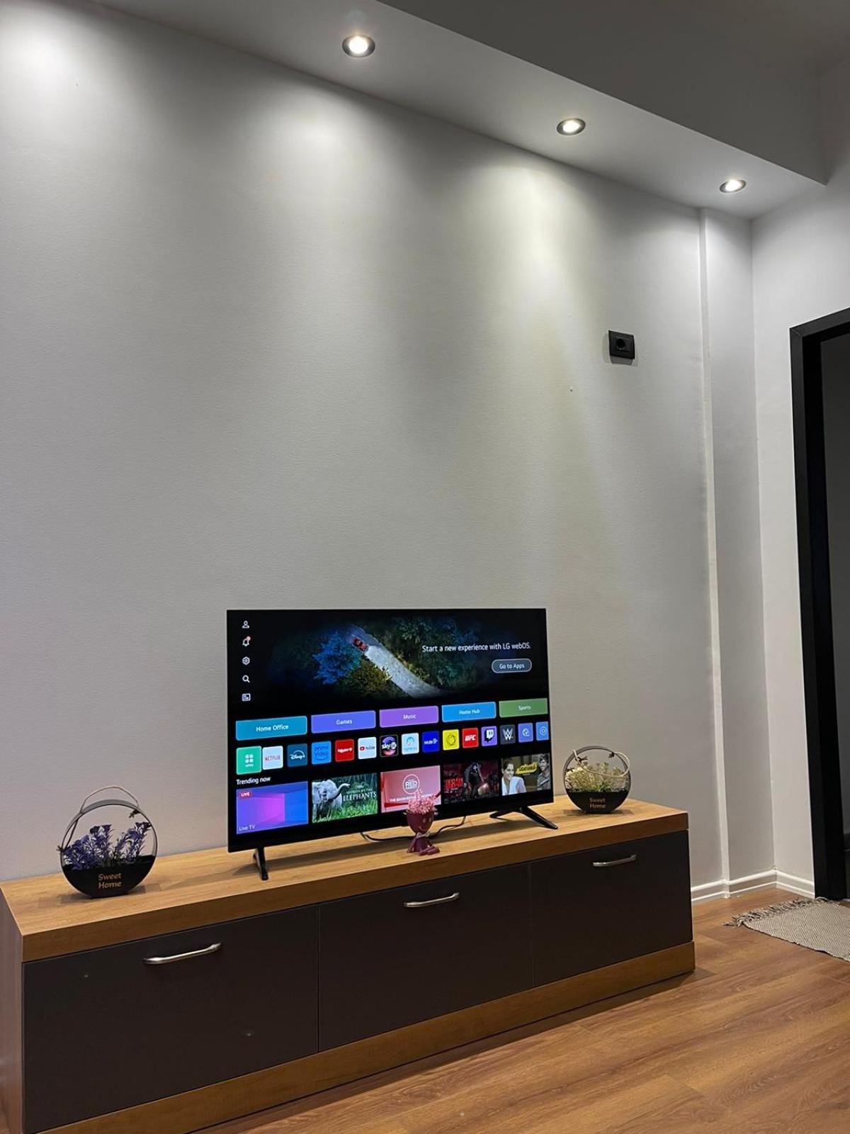 Aries Apartments Sarandë エクステリア 写真