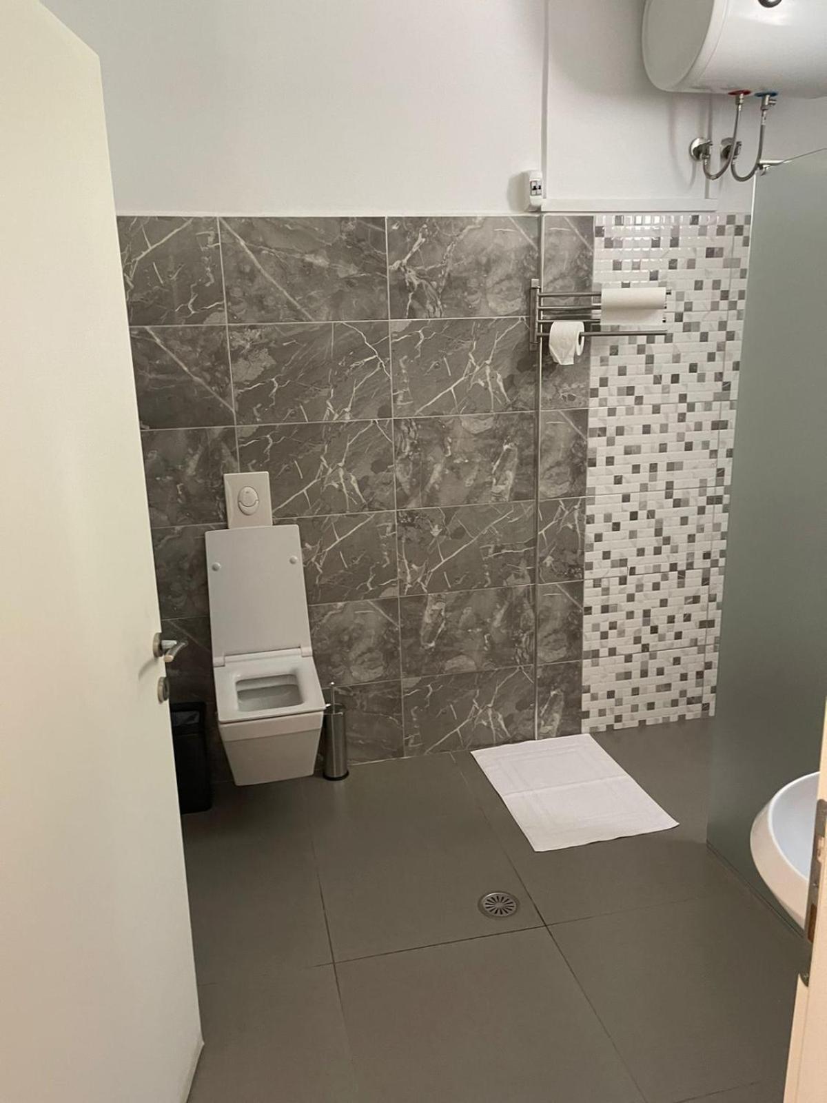 Aries Apartments Sarandë エクステリア 写真