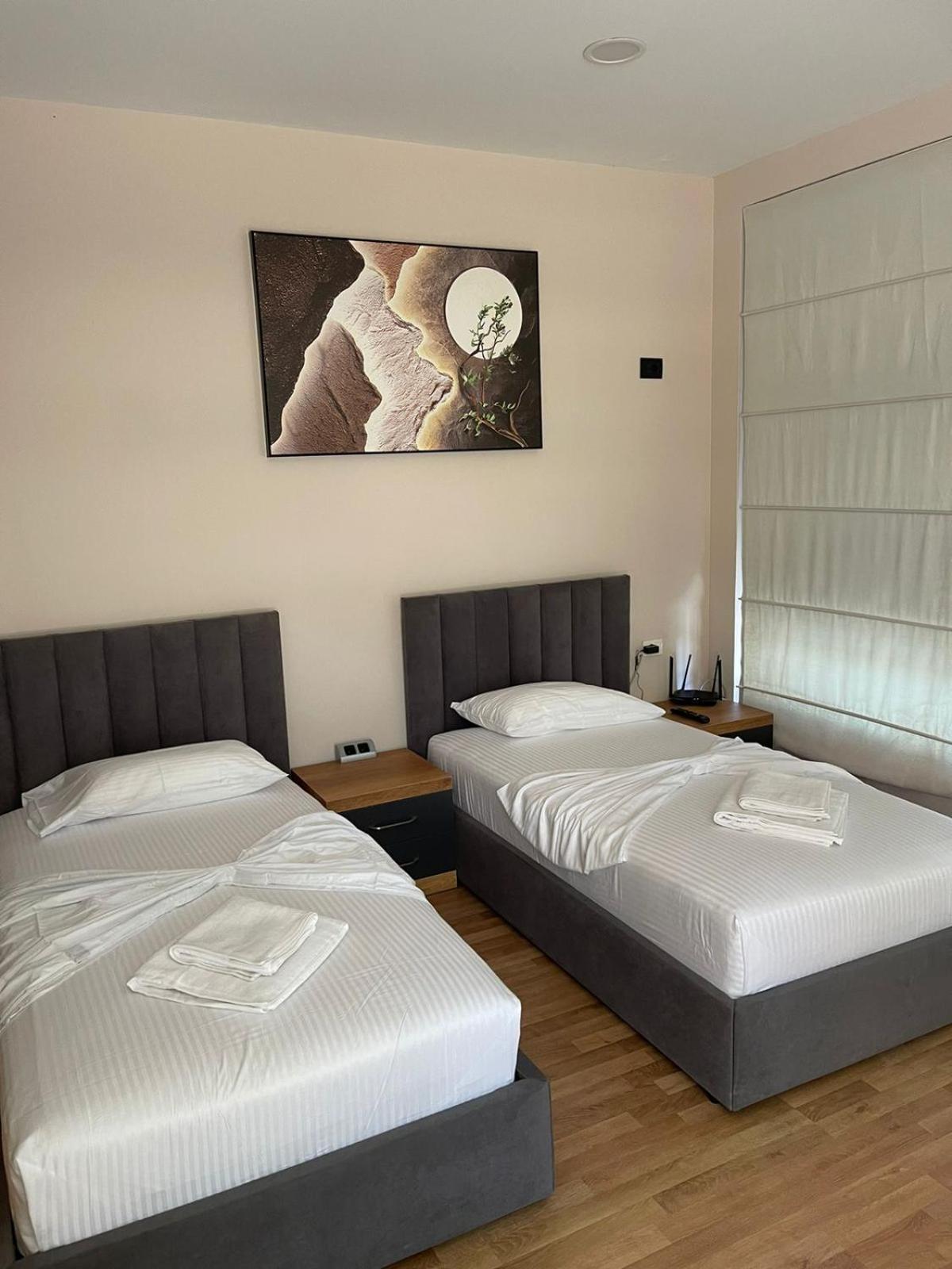 Aries Apartments Sarandë エクステリア 写真