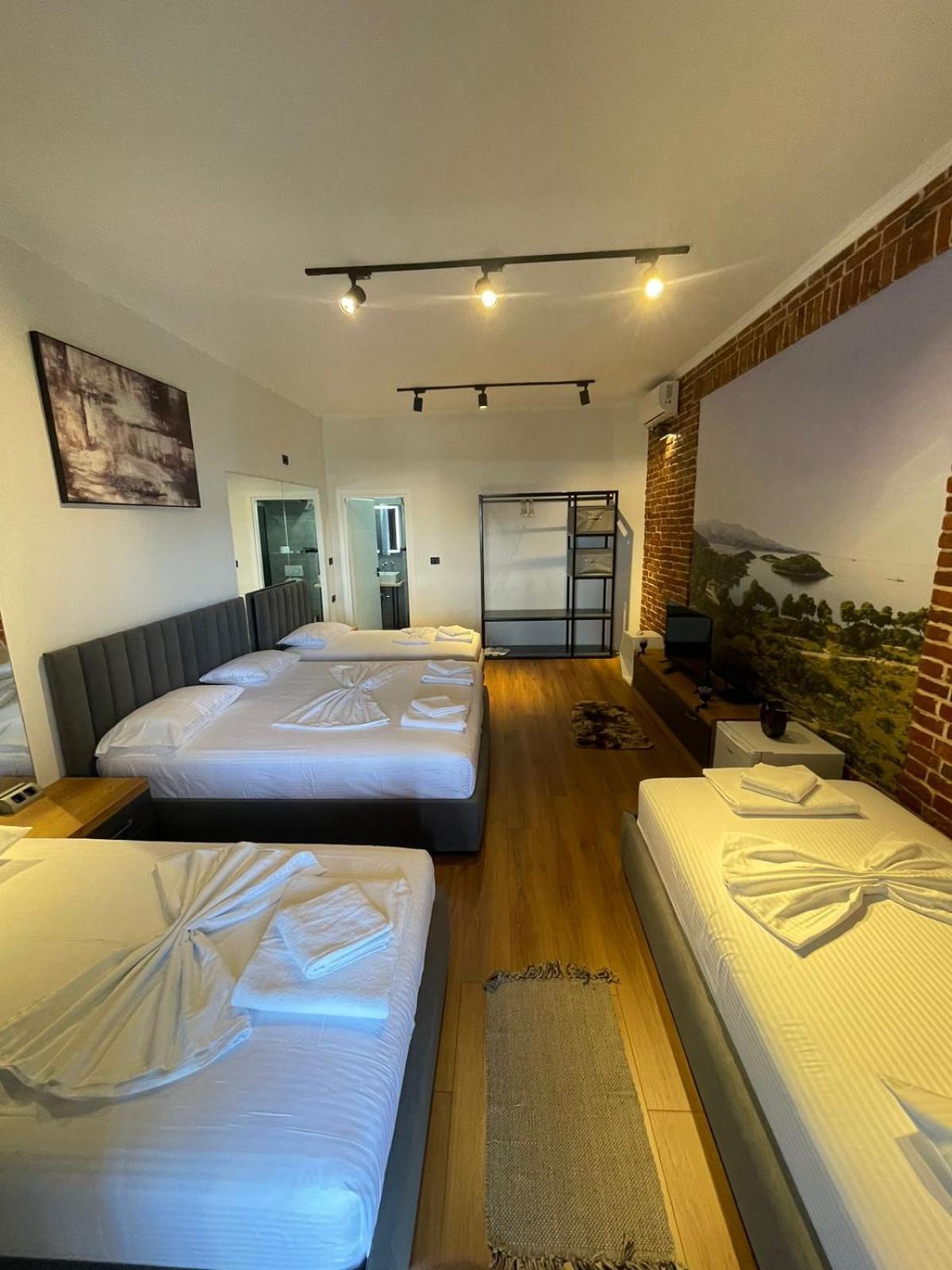 Aries Apartments Sarandë エクステリア 写真