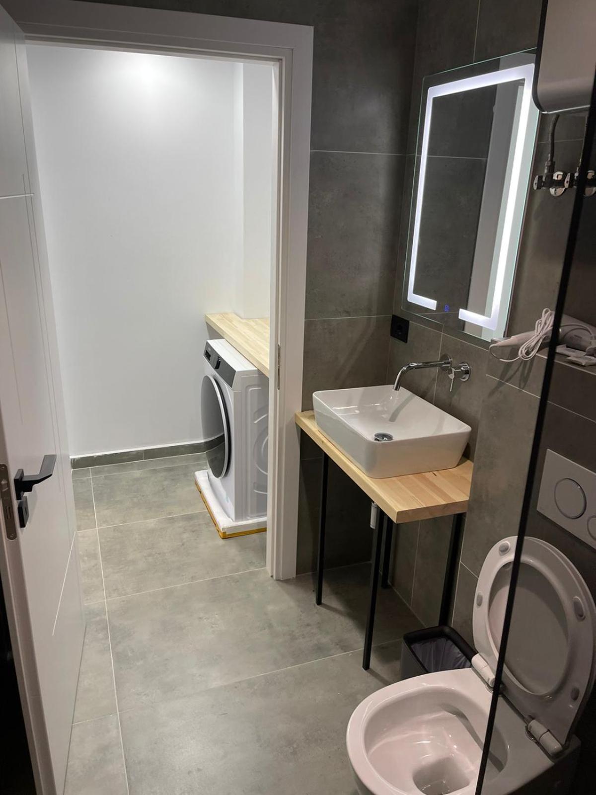 Aries Apartments Sarandë エクステリア 写真