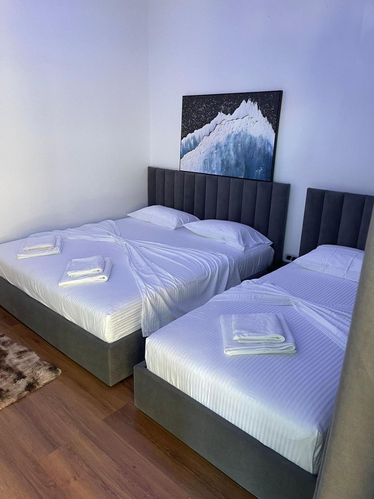 Aries Apartments Sarandë エクステリア 写真
