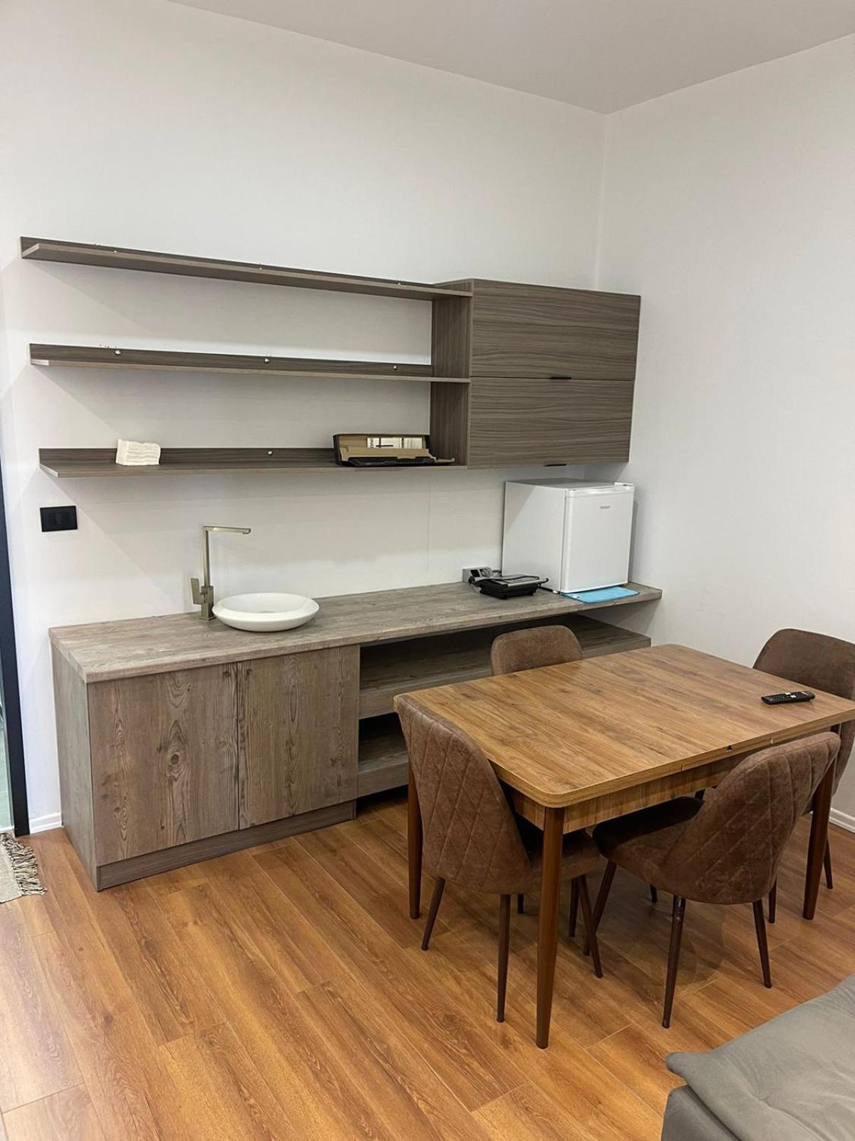 Aries Apartments Sarandë エクステリア 写真