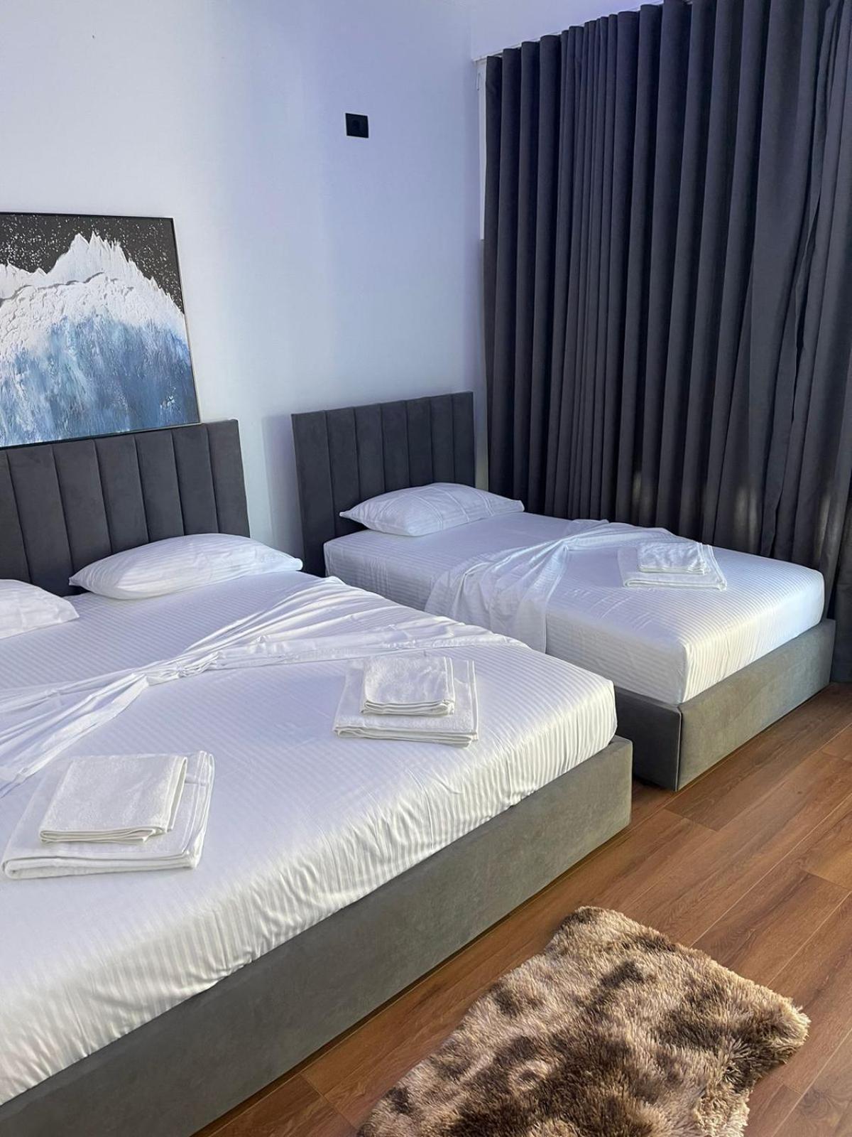 Aries Apartments Sarandë エクステリア 写真