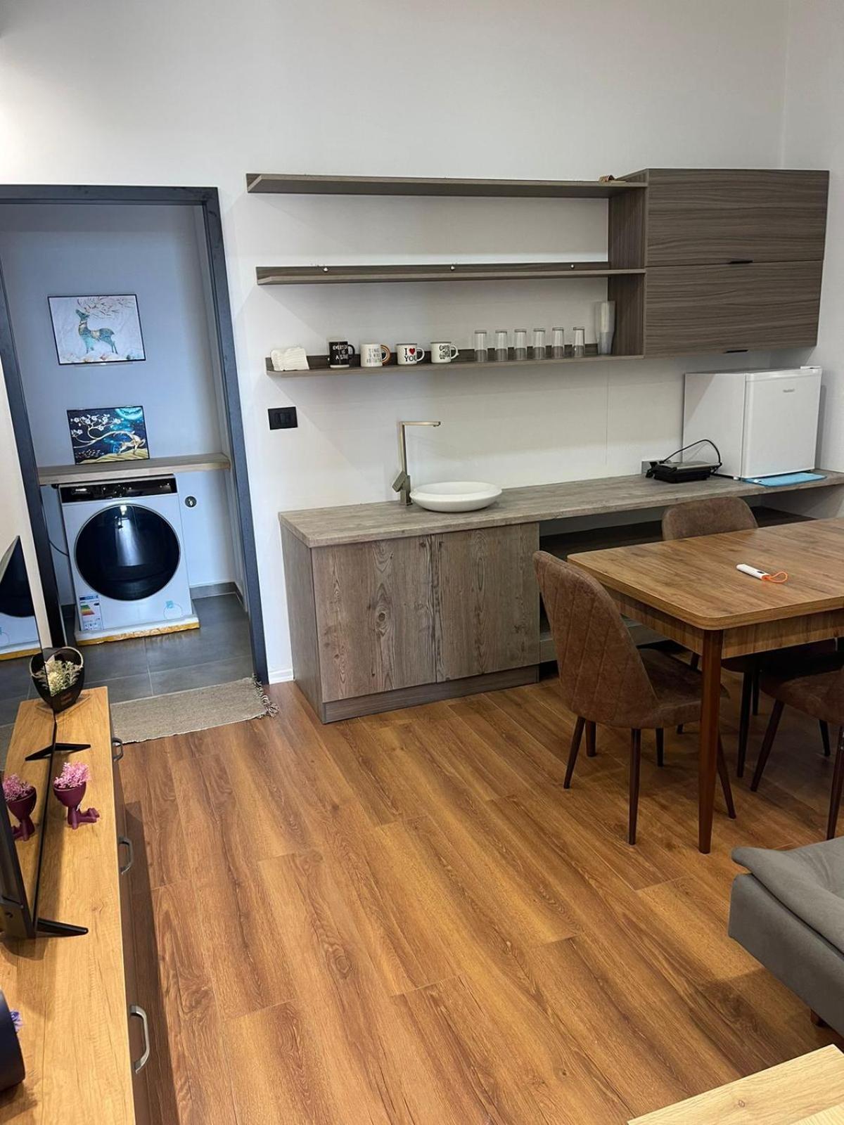 Aries Apartments Sarandë エクステリア 写真