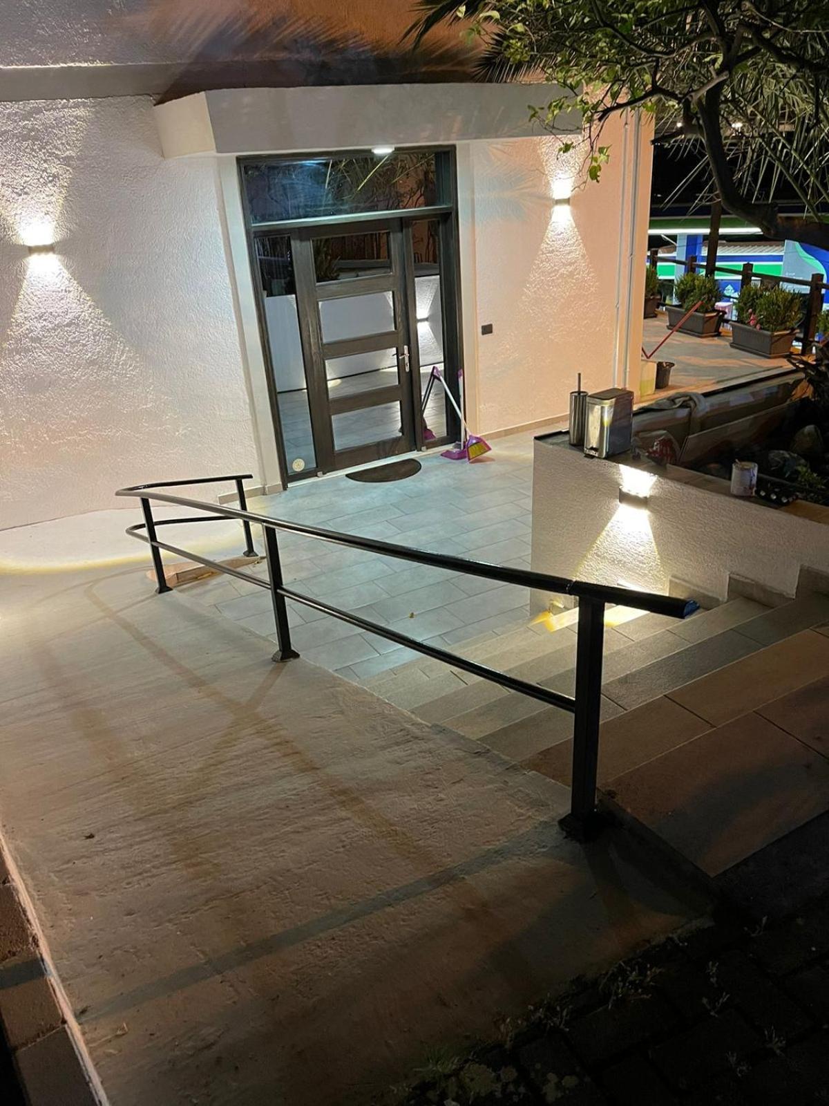 Aries Apartments Sarandë エクステリア 写真