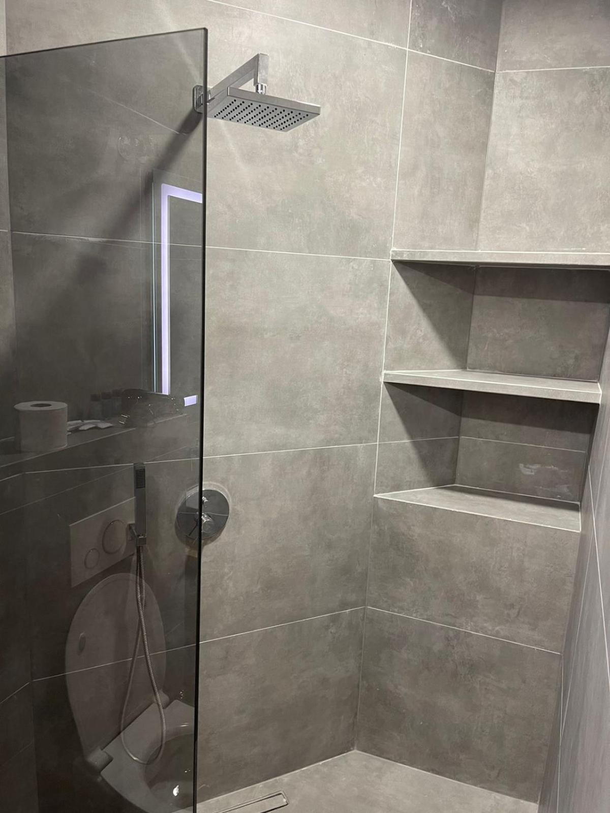Aries Apartments Sarandë エクステリア 写真