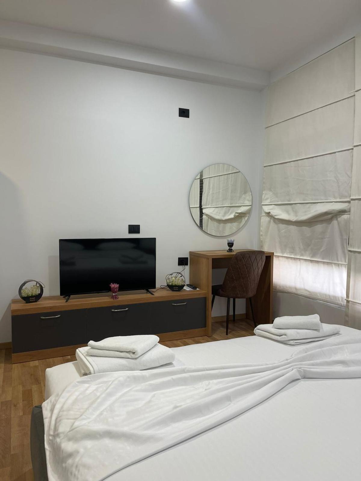 Aries Apartments Sarandë エクステリア 写真