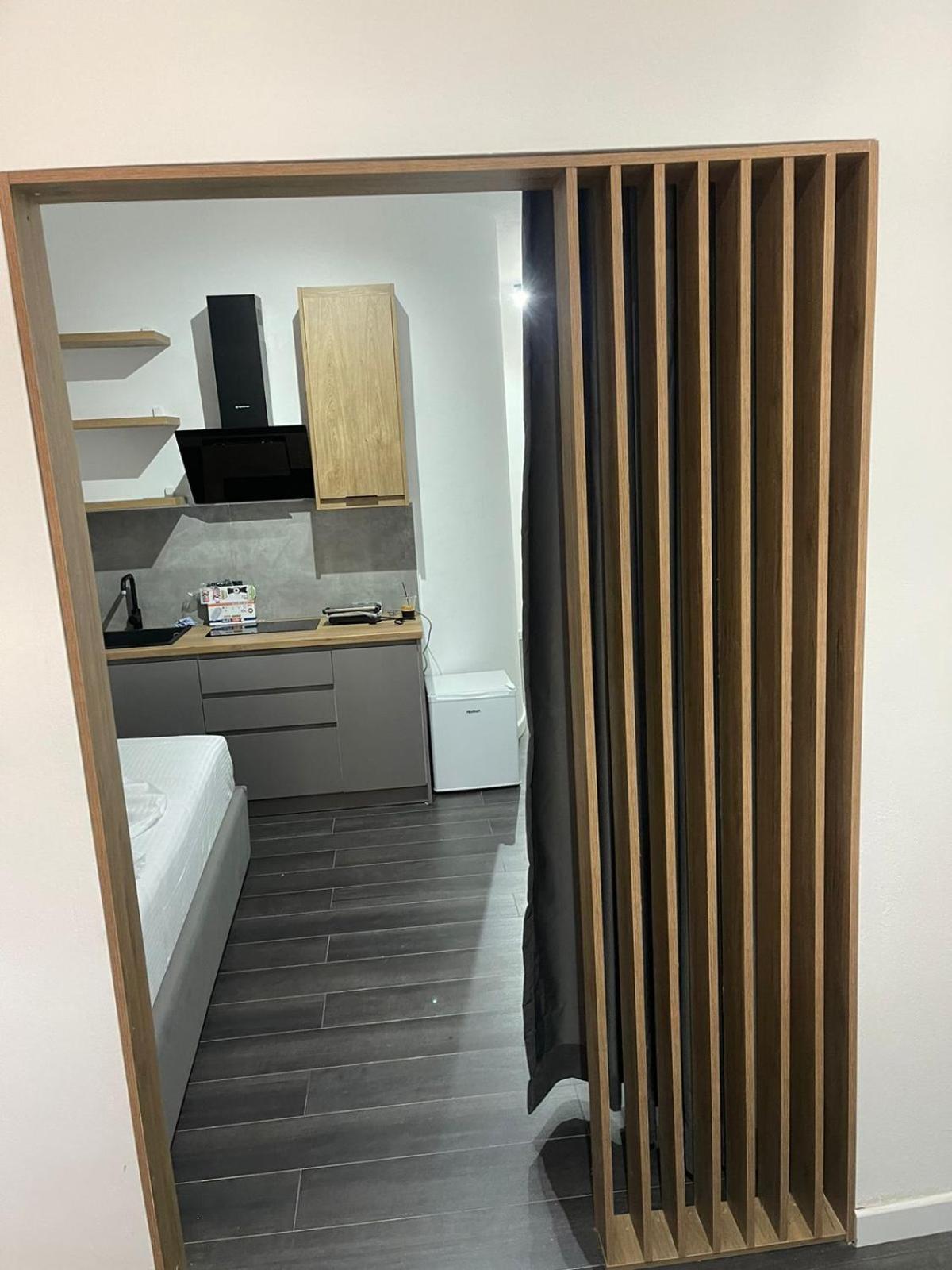 Aries Apartments Sarandë エクステリア 写真