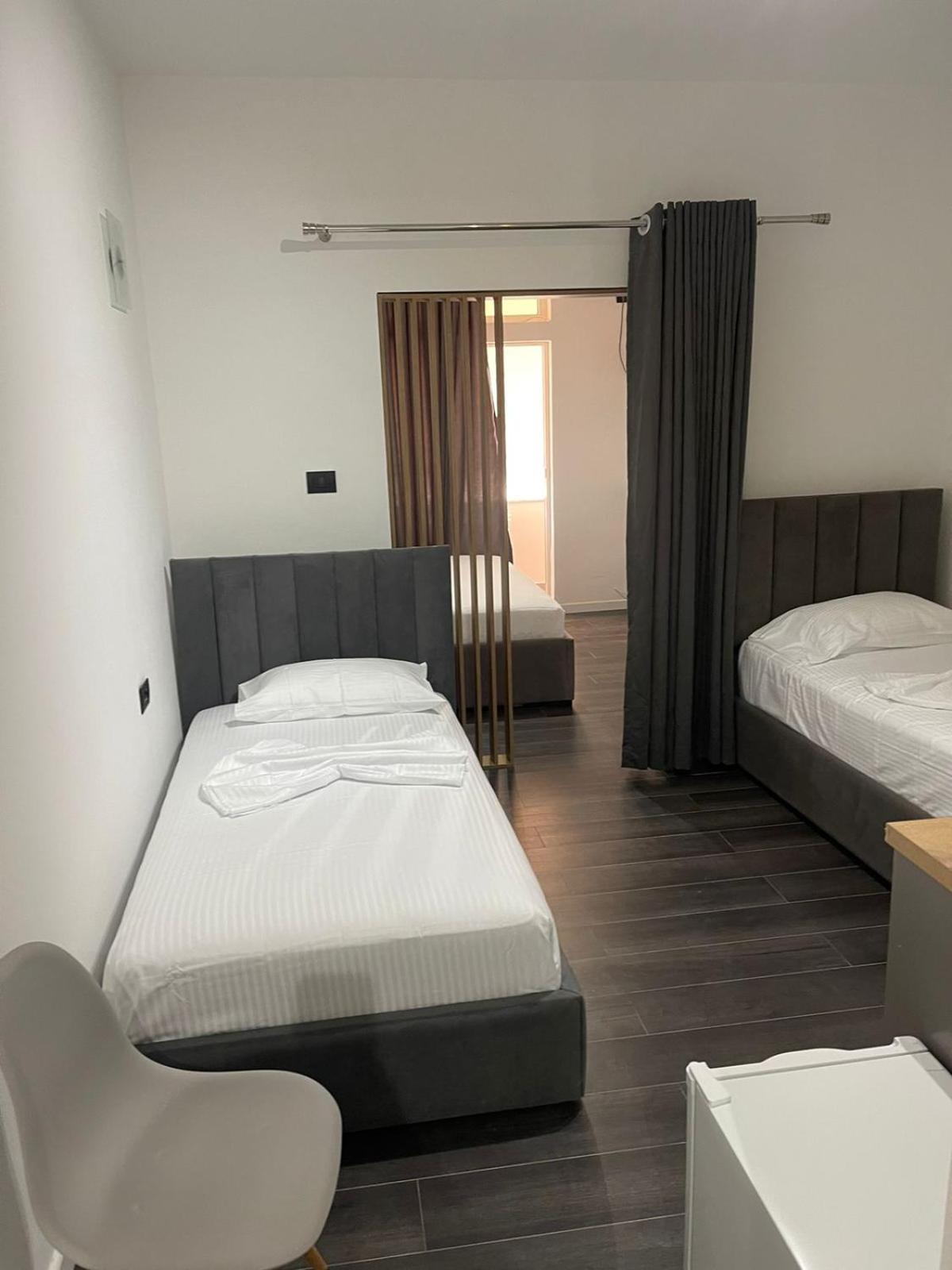 Aries Apartments Sarandë エクステリア 写真