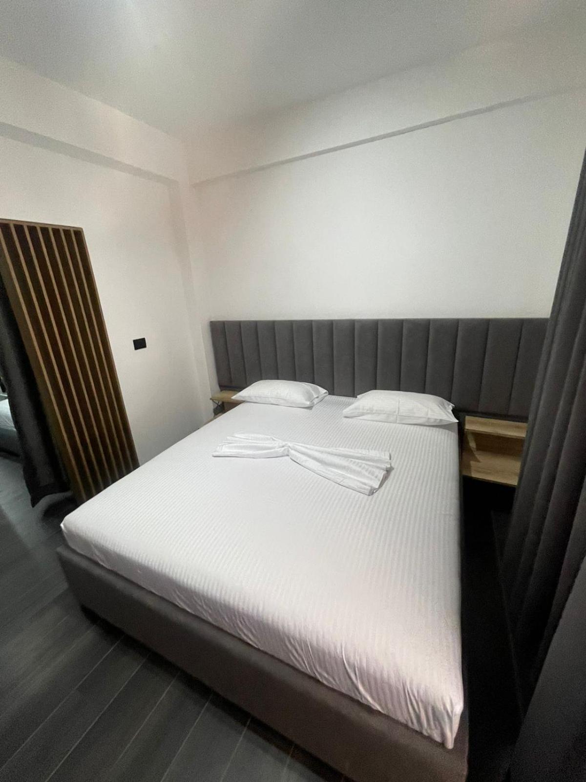 Aries Apartments Sarandë エクステリア 写真