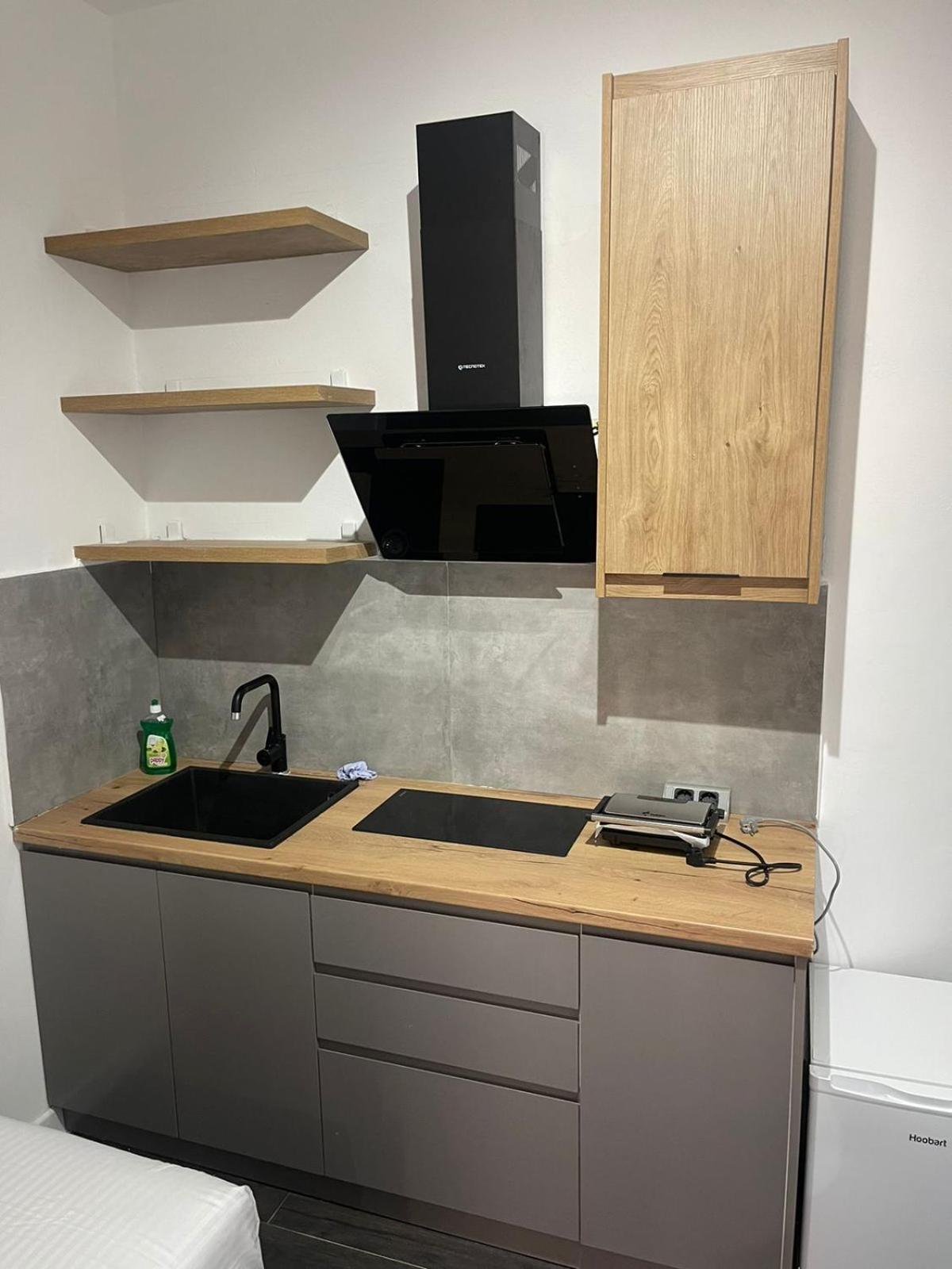 Aries Apartments Sarandë エクステリア 写真