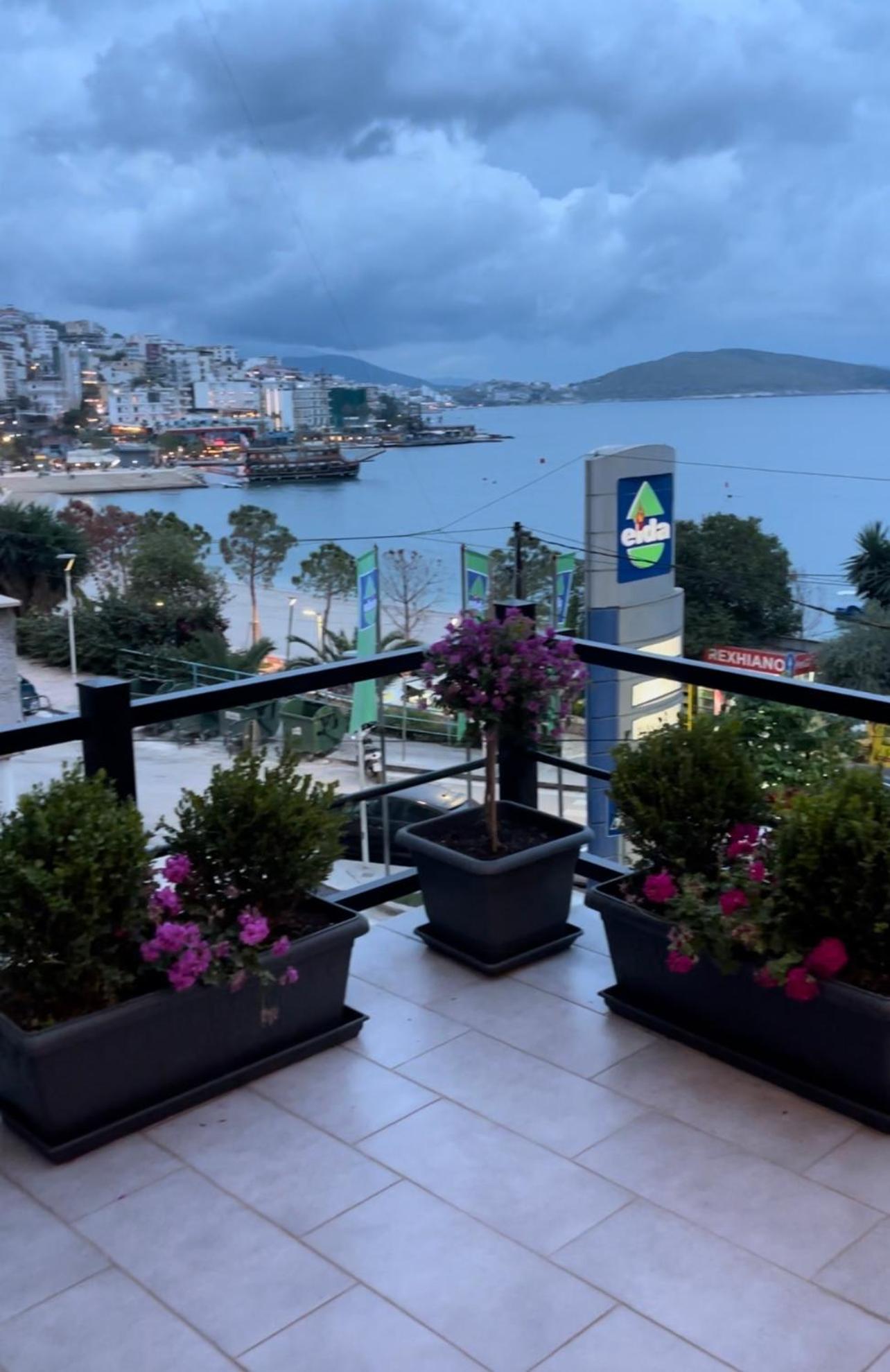 Aries Apartments Sarandë エクステリア 写真
