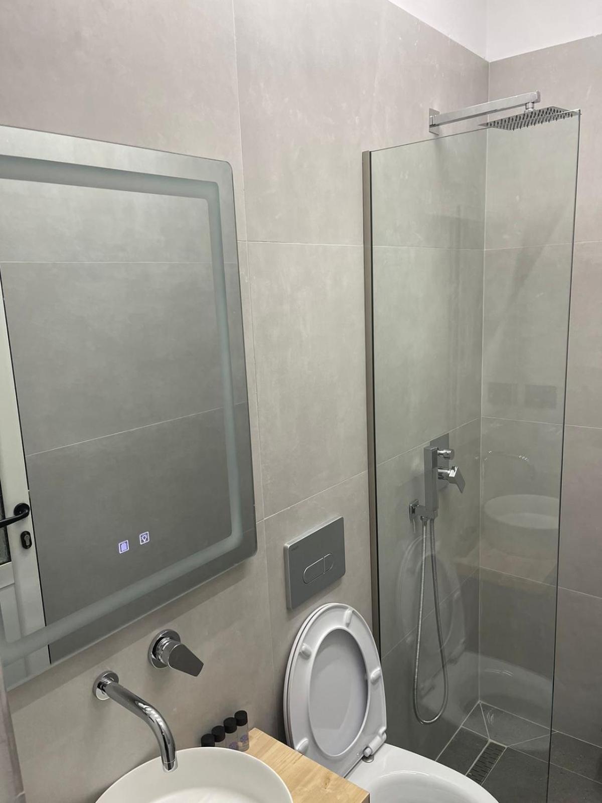 Aries Apartments Sarandë エクステリア 写真