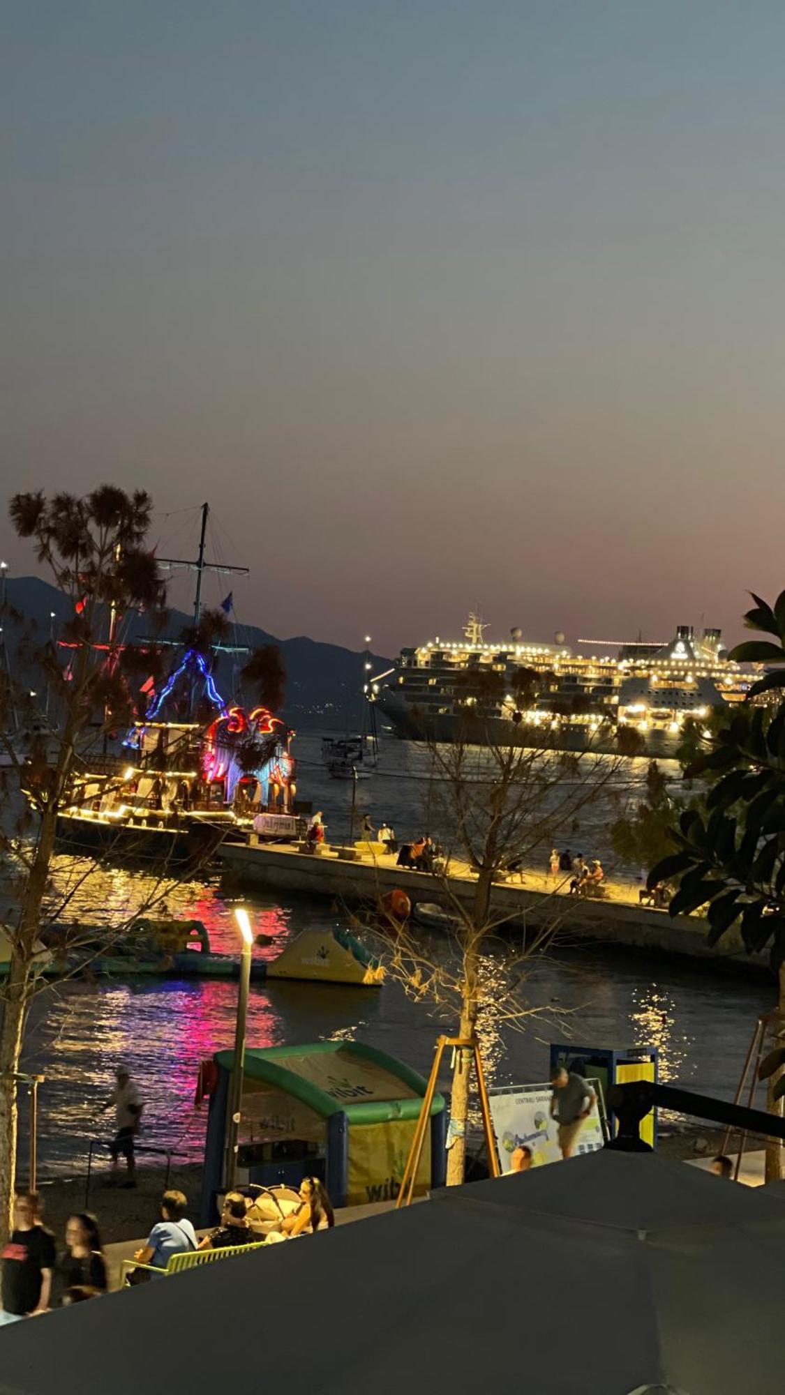 Aries Apartments Sarandë エクステリア 写真