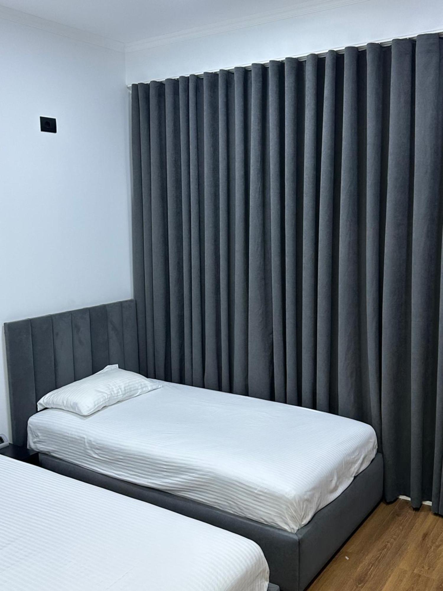 Aries Apartments Sarandë エクステリア 写真