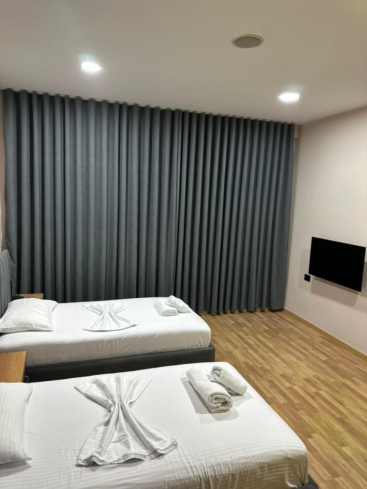 Aries Apartments Sarandë エクステリア 写真