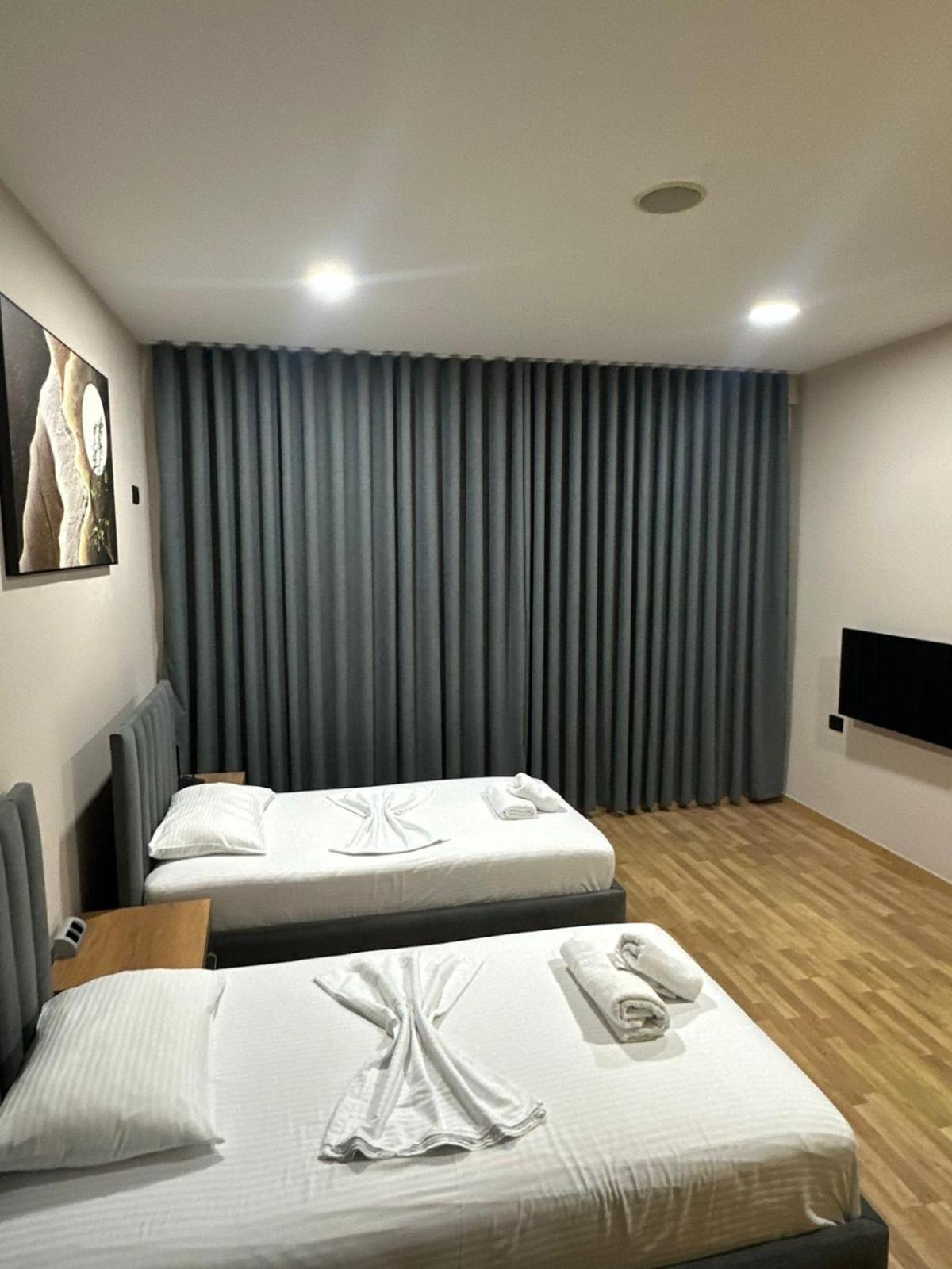 Aries Apartments Sarandë エクステリア 写真